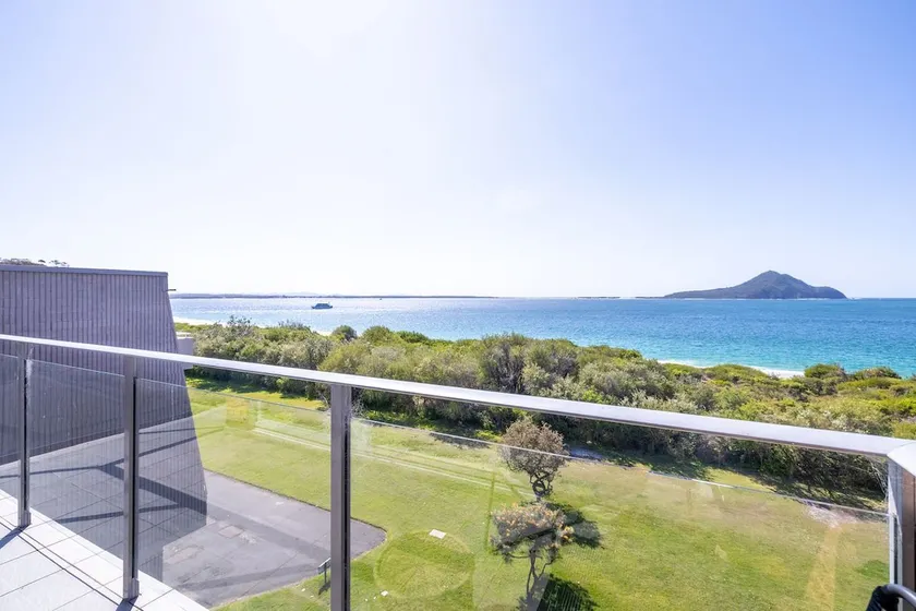 11 'Luskin Lodge' 29 Weatherly Close - impresionantes vistas al agua - Image 1