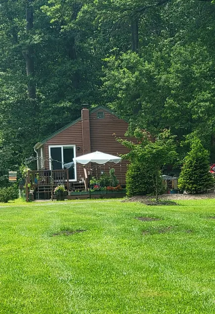 Little ”Log Cabin” at Oak Grove Acres - Image 1