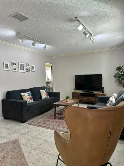 The Green House - Clean, Comfortable and Cozy - Image 1