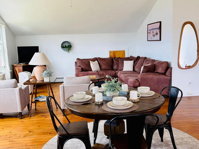 The Eagles Nest *Waterfront 2 BR Apartment* - Image 1