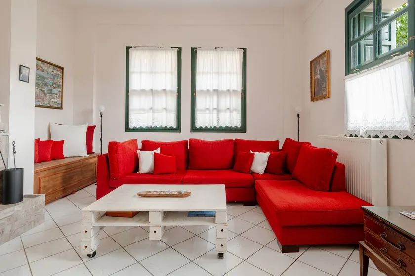 Red Rock & Sea House - Image 1