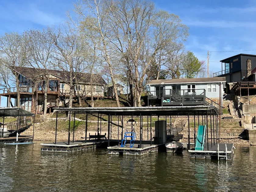 Lake of the Ozarks Cozy Lakefront Cottage - Image 1