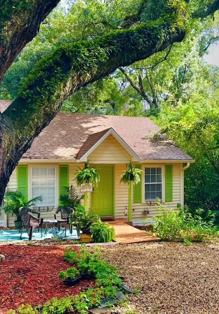 Live Oak Cottages III. InTown - Nature Retreat - Image 1