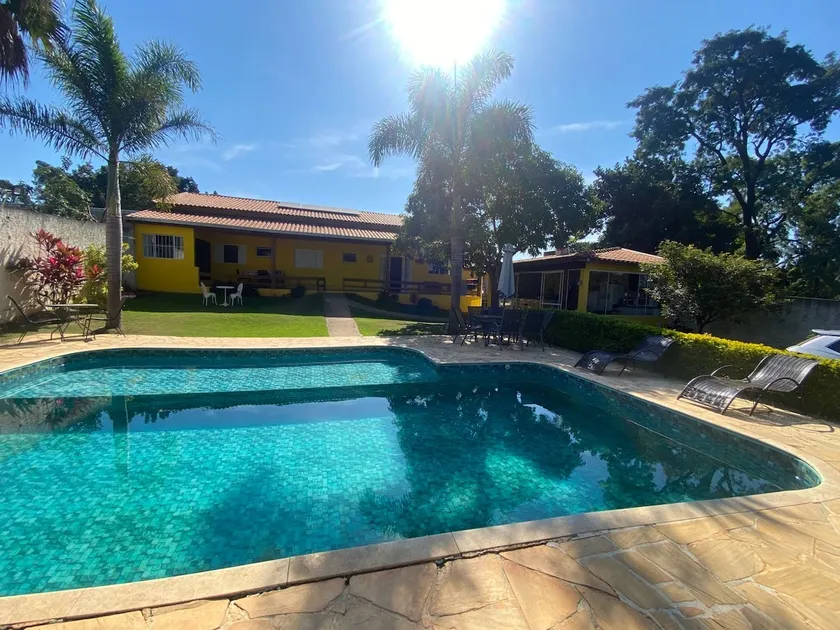 Cozy farmhouse and family relaxation. - Image 1