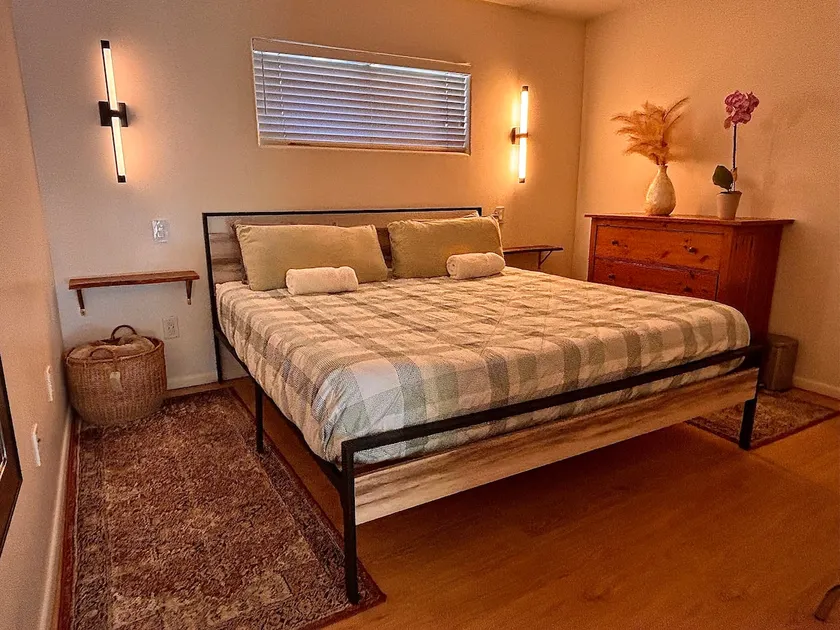 Tony’s Place - King, air conditioned, Private - Image 1