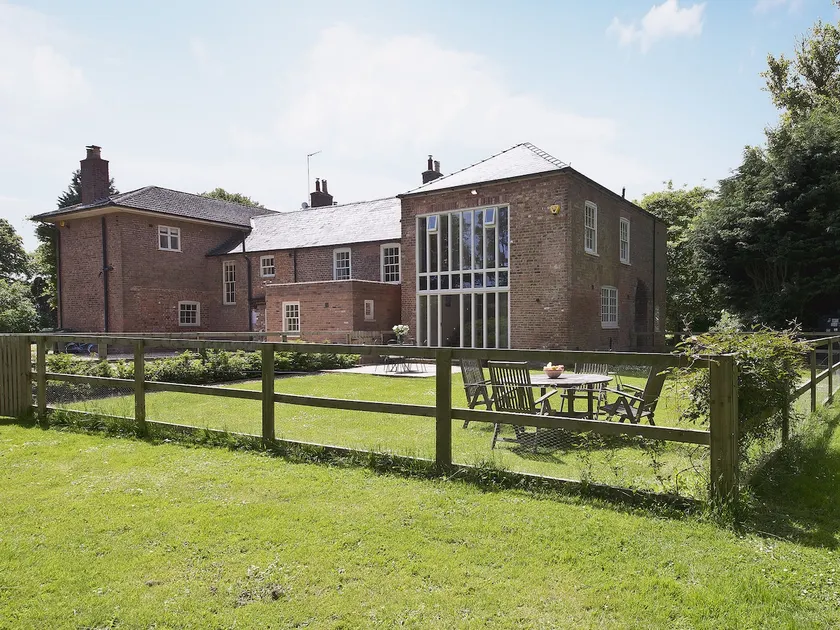 Curlew Barn - Image 1