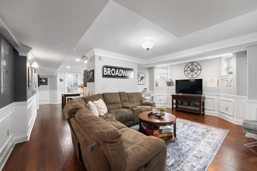 Downtown/Federal Hill on Broadway-walk everywhere! - Image 1