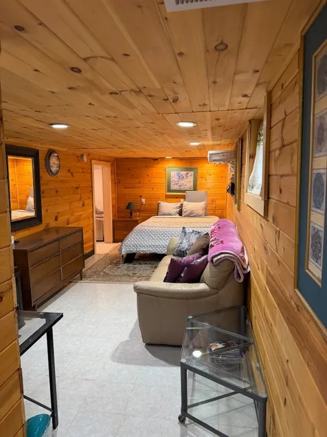 Cabin style in basemnt w/ private entrance:McLaren - Image 1