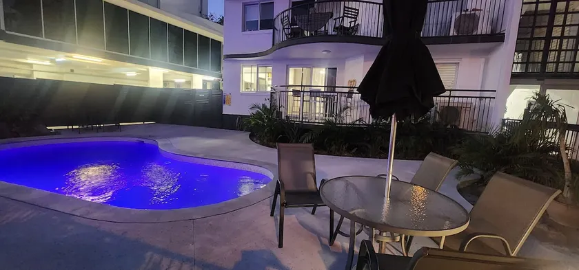 Modern Unit walk to Beach Mooloolaba opp Canal - Image 1