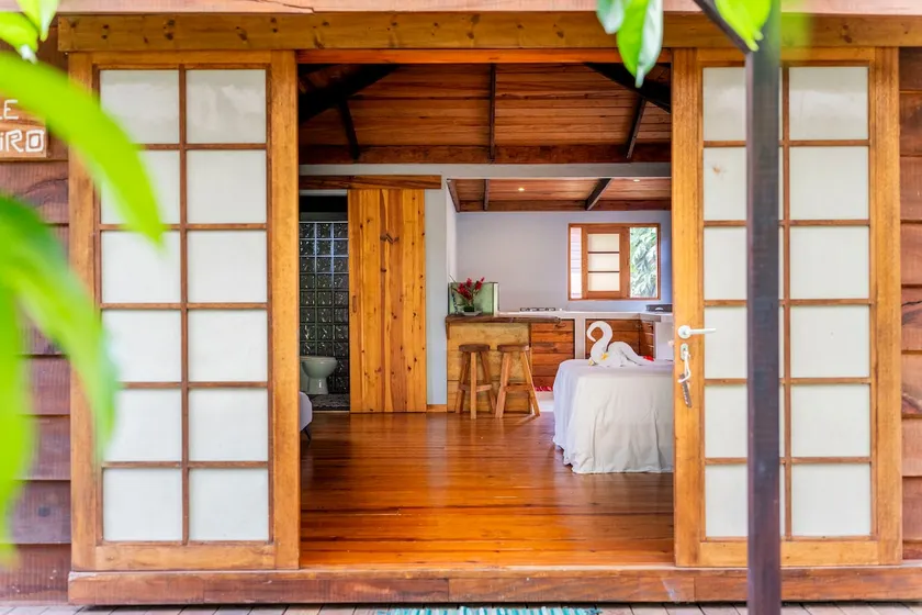 Fare Miro – private white sand beach access - Image 1