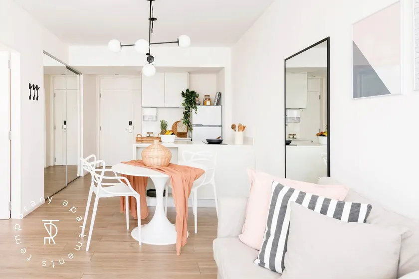 Exclusive apartment with a swimming pool and gym - Image 1