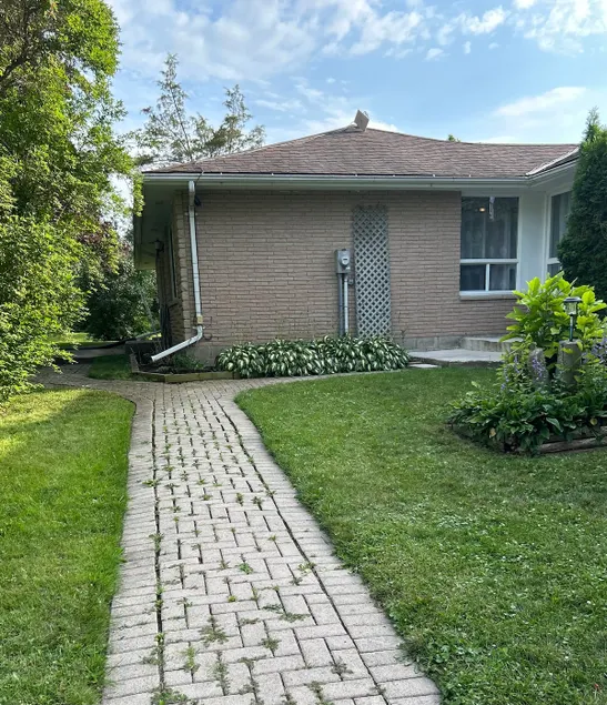 Cozy Bungalow in Belleville - Image 1