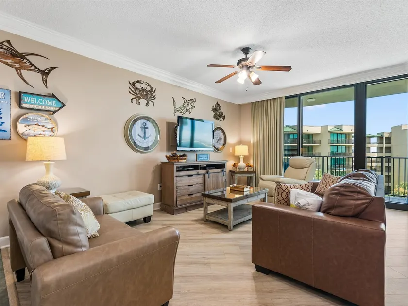 Phoenix on the Bay 1414 - Image 1