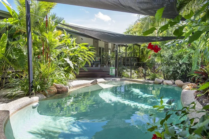 Flüsternde Palmen - Nelly Bay, QLD - Image 1