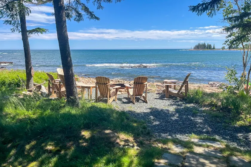 NY! Oceanfront Prospect Harbor House w / Deck + View - Image 1