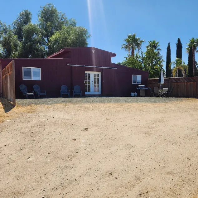 Cozy Barn in Wine Country - Image 1