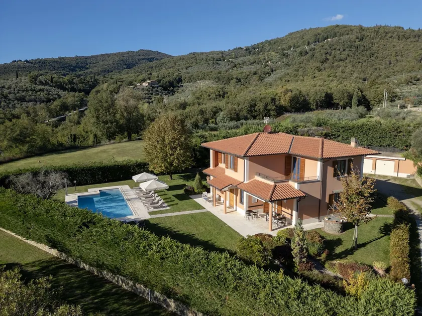 Villa in Tuscany with Private Pool & Views - Image 1