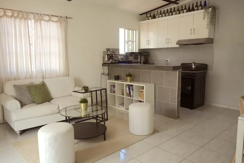 301|Best Value King Bed, WiFi,AC,Rooftop,Gym,Beach - Image 1