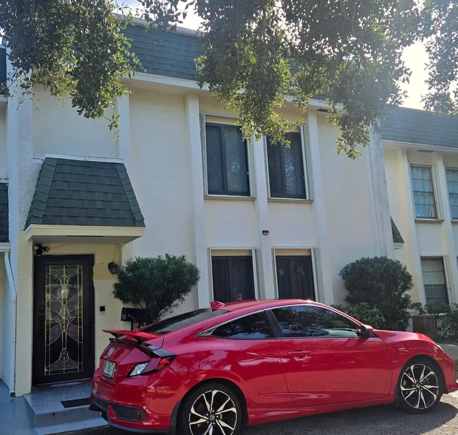 Full House In North Palm Beach - Image 1