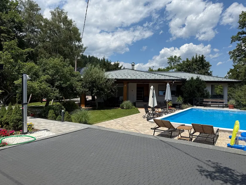 Villa Wood & Green Pool & Spa Residence - Image 1