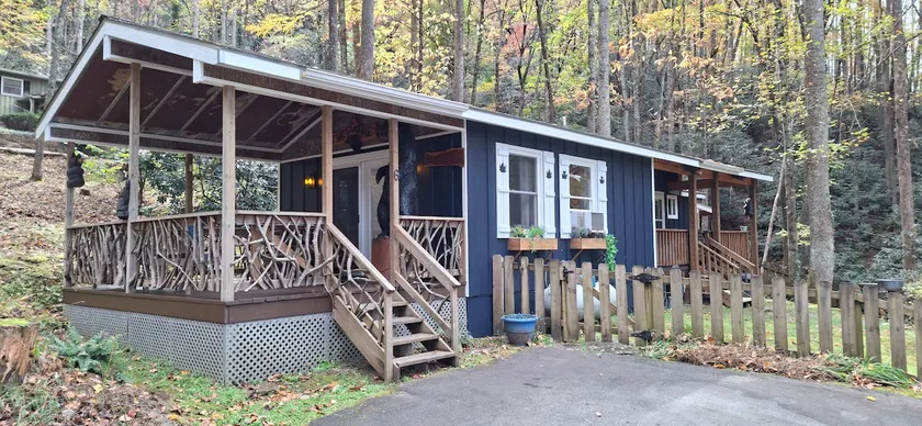 Babbling Brook Cottage - Hot Tub - Gas Fireplace - Image 1