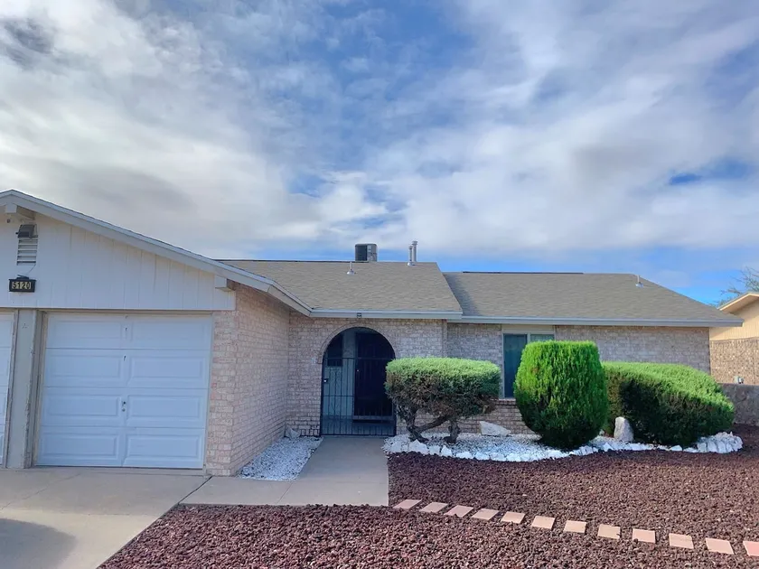 Comfy, Clean, Cozy Home - 3 Bd/2 Ba/Nice Yard! - Image 1