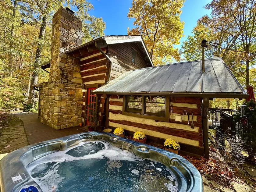 Authentic, Peaceful Cabin w/hot tub near Asheville - Image 1