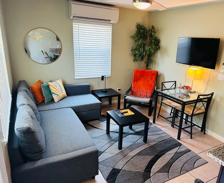 Dunedin Suite East, a centrally located getaway - Image 1