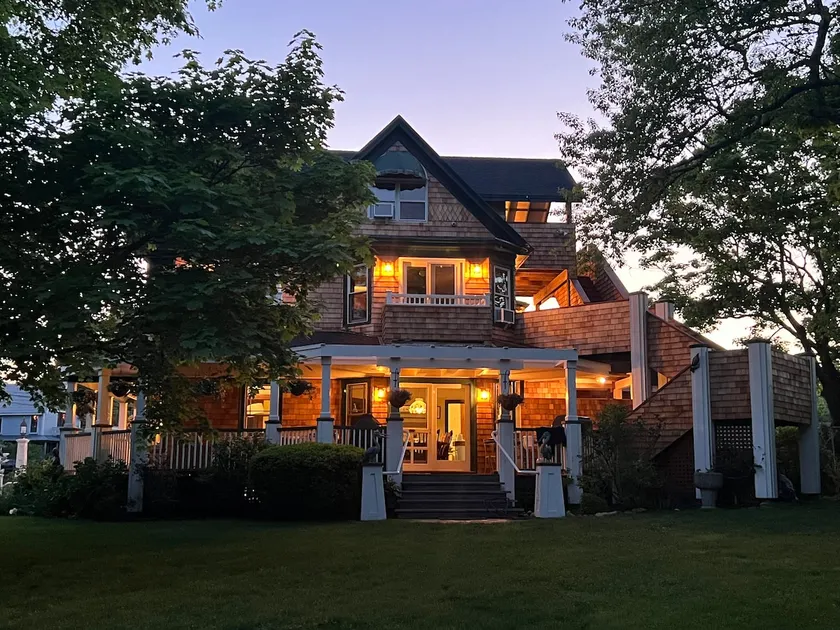 Oak Bluffs Victorian Walk to Town & Beaches - Image 1