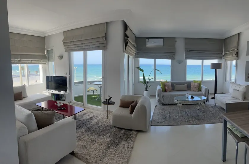Waterfront accommodation - Image 1