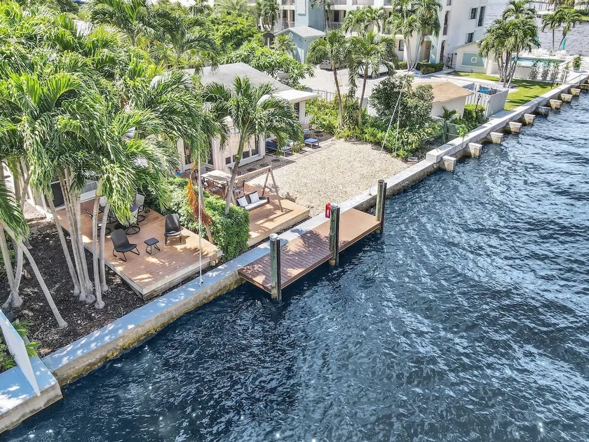 Waterfront, walk to BEACH! On CANAL! 2b/2b - Image 1