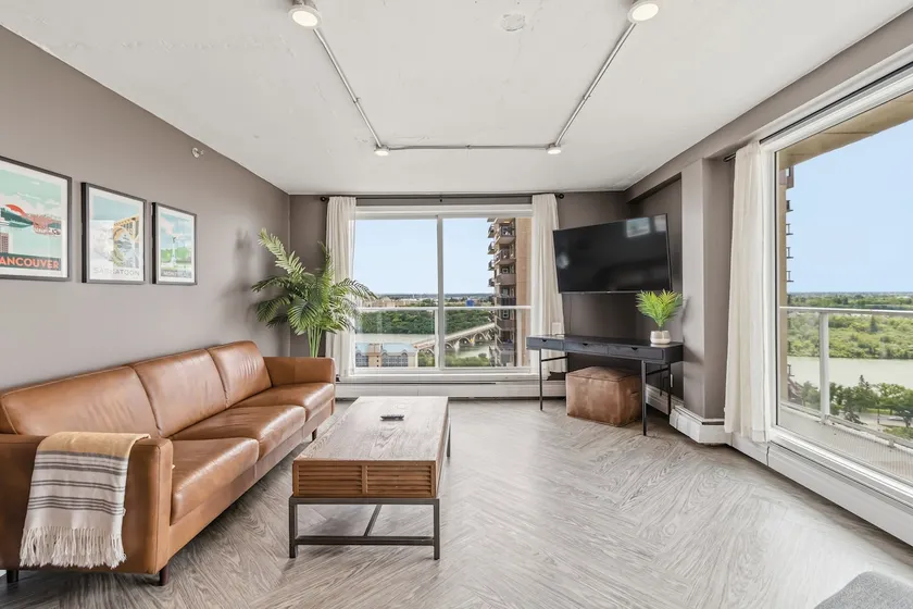 Cosmopolitan | Private Rooftop Patio | UG Parking - Image 1