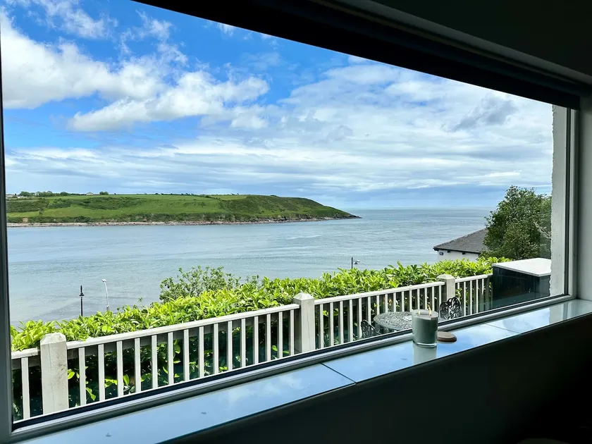 PERIWINKLE COTTAGE, with the most amazing sea view - Image 1