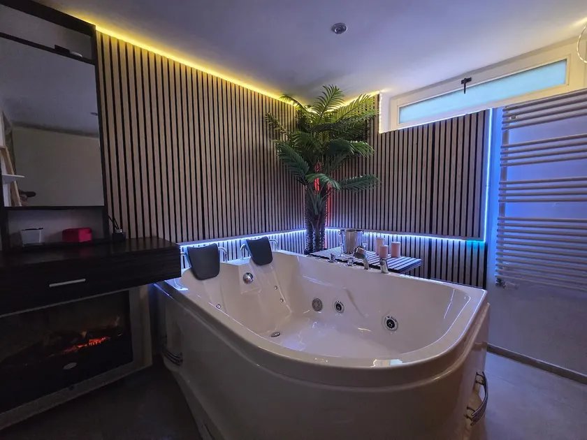 Steam room, Jacuzzi, sauna - Image 1