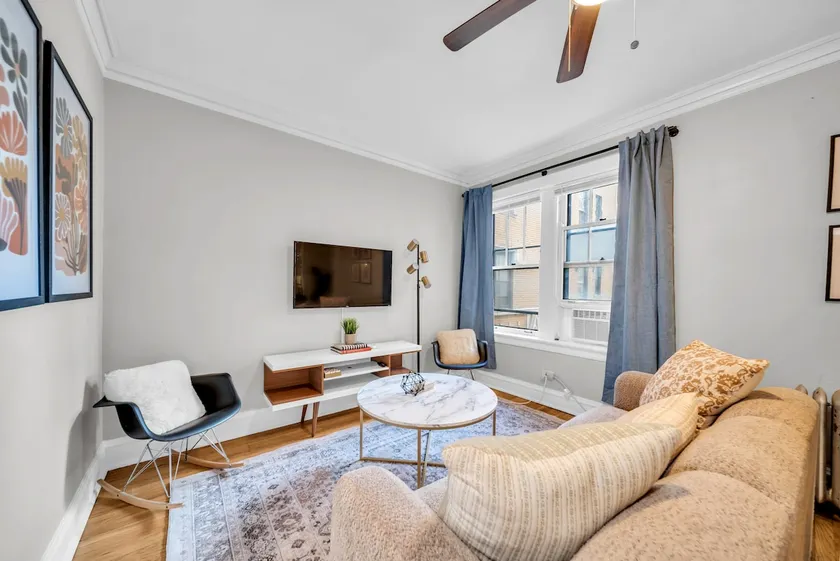 Beautiful and Comfy 1BR in Lincoln Square - Image 1