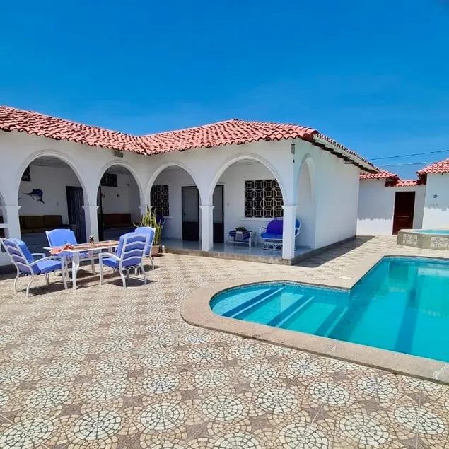 Pool, jacuzzi, grill. 2 blocks from the sea! - Image 1