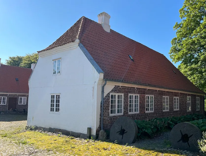 Historic manor house, deep tranquility by the fjord - Image 1
