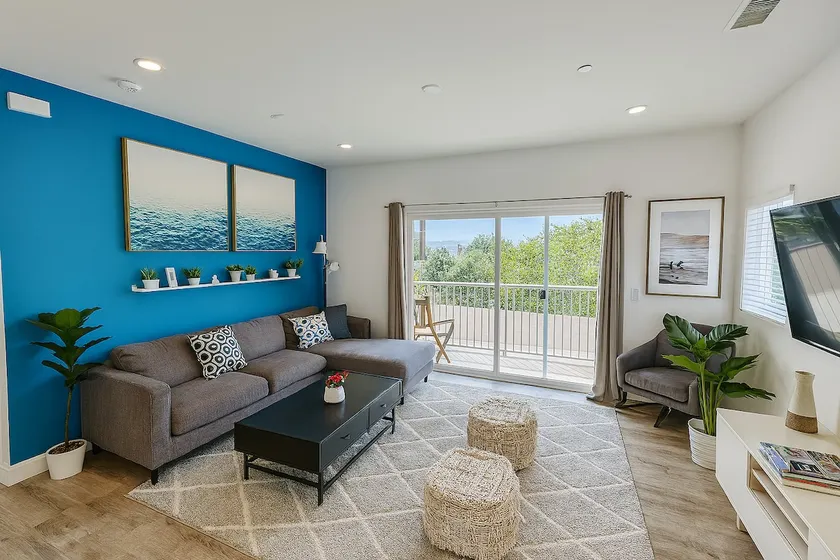 NEW! 🌟🌟🌟🌟🌟Large Luxury apartment, with EV charger. - Image 1