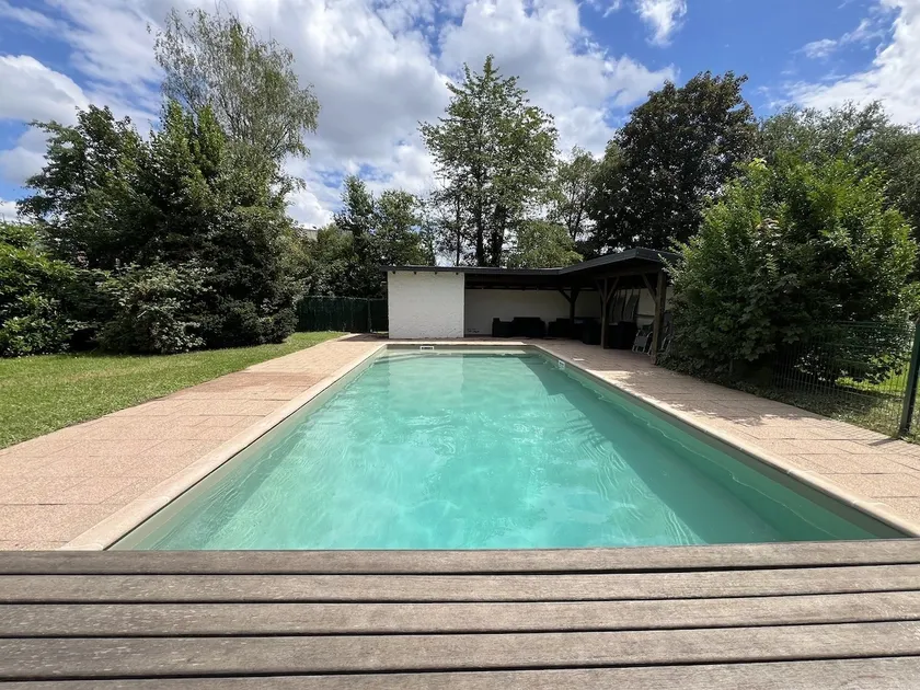 Family Villa – Swimming Pool, Tennis Court & Private Park - Image 1
