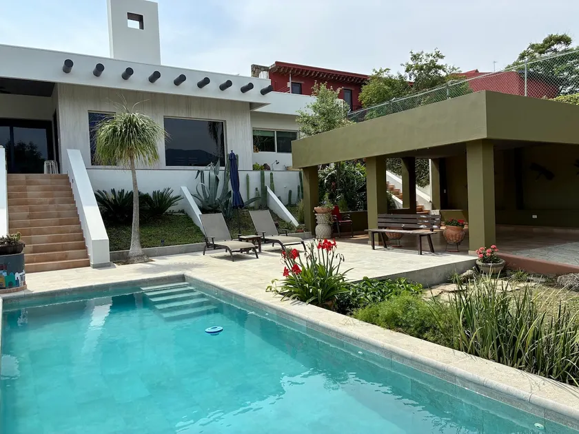 Casa Blanca, Neighborhood Property - Image 1