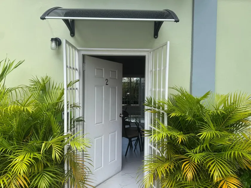 Beautiful 1 bedroom in the heart of POS - Image 1