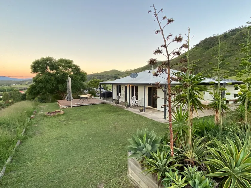 Somerview Cottage - Somerset Dam, QLD - Image 1