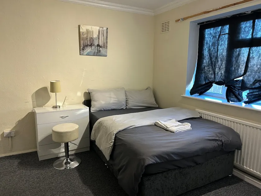 Contractor & Family Friendly House Romford - Image 1