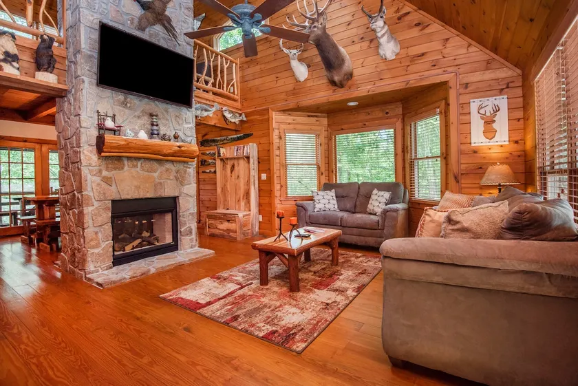 Fox’s Den: Cozy Smoky Mtn Cabin — Pet Friendly! - Image 1