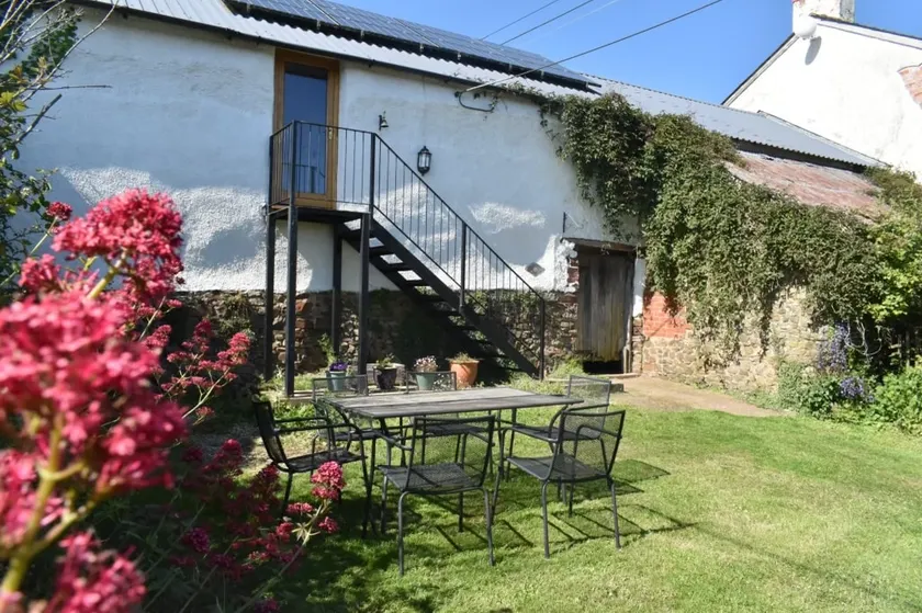'The Granary' in glorious Devon countryside, sleeps up to 4 people - Image 1