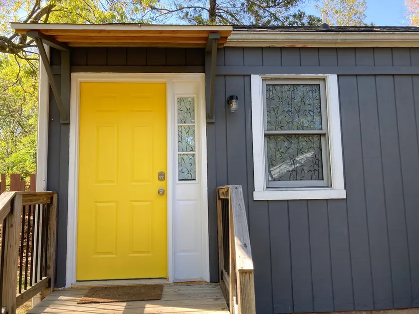 Private, above-ground studio - Image 1