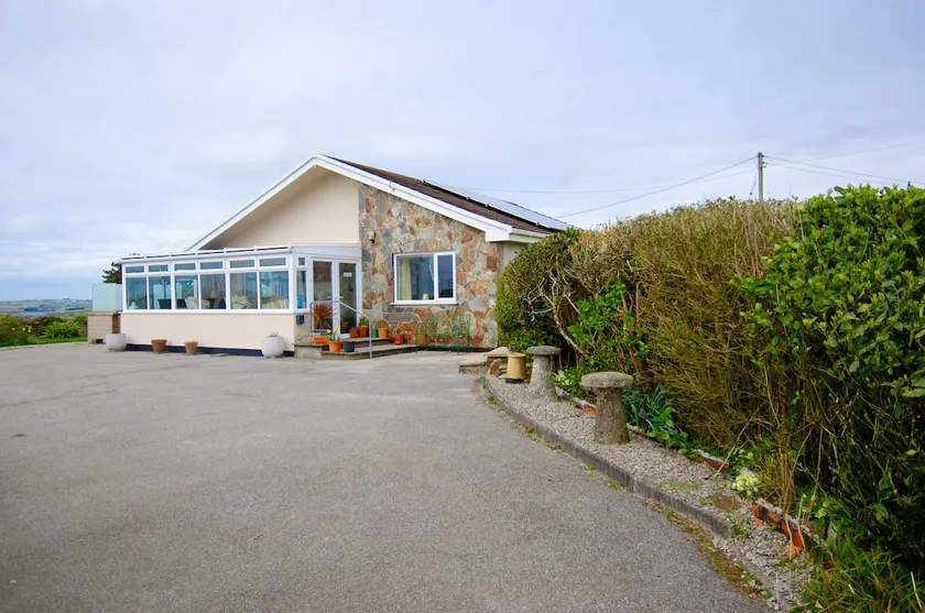 Cosy Rural Bungalow In Cornwall between Falmouth and Helston Nr Penryn Campus - Image 1