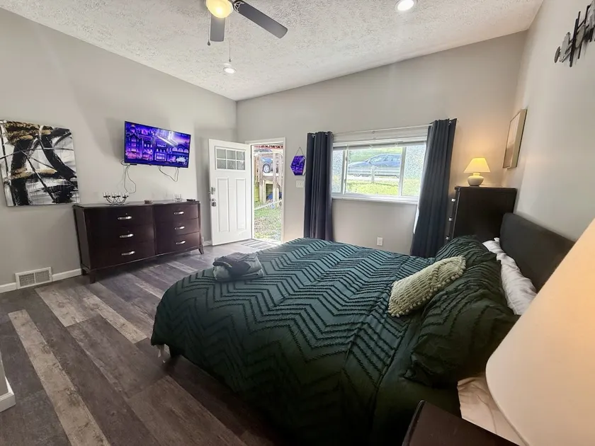 100% renovated House 8 minutes to downtown - Image 1