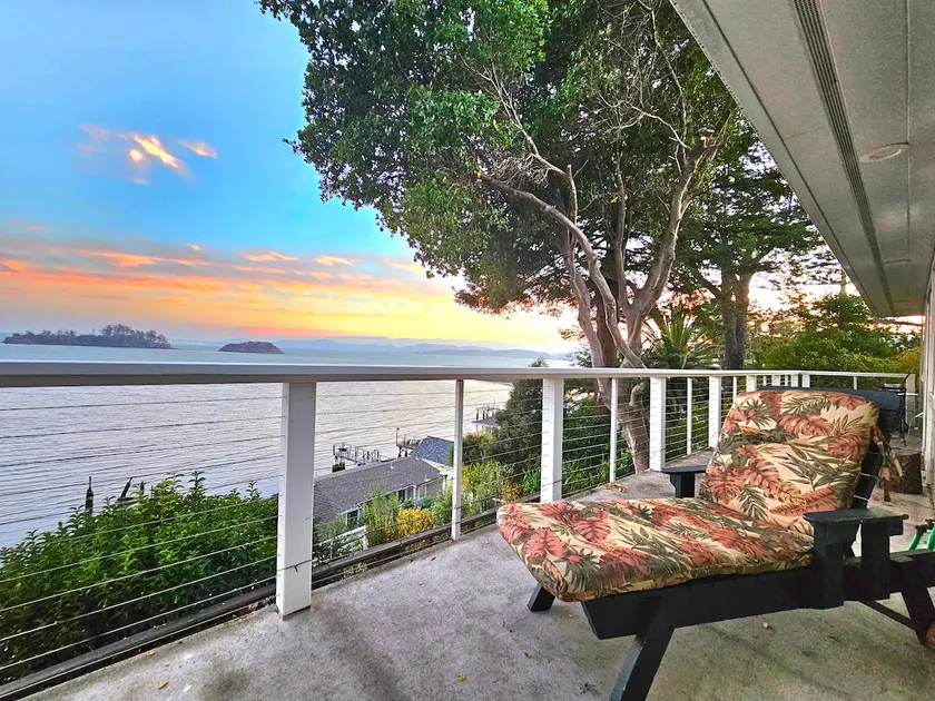 Beautiful Bayside Home Near Stunning San Francisco - Image 1