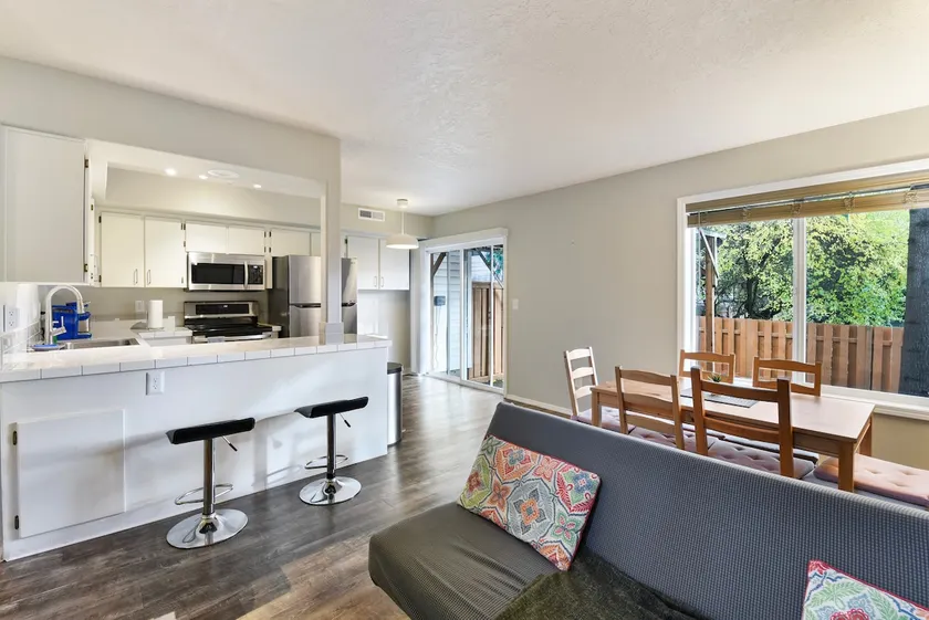 3BR Townhome · Plenty Parking · Quiet Cul-de-Sac - Image 1